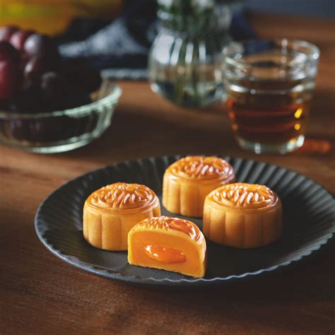 Mooncake .